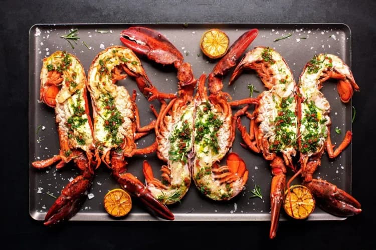 Gdzie zjeść w Rowach? Najlepsze restauracje z rybami i owocami morza