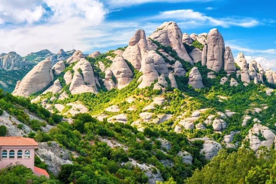 Gdzie na wakacje do Hiszpanii? Odkryj najlepsze miejsca i atrakcje