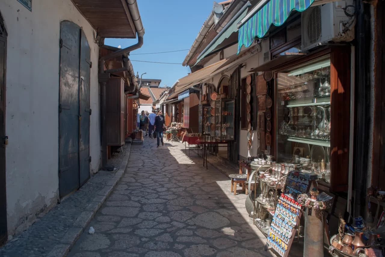 Sarajewo czy jest bezpiecznie? Odkryj prawdę o bezpieczeństwie dla turystów