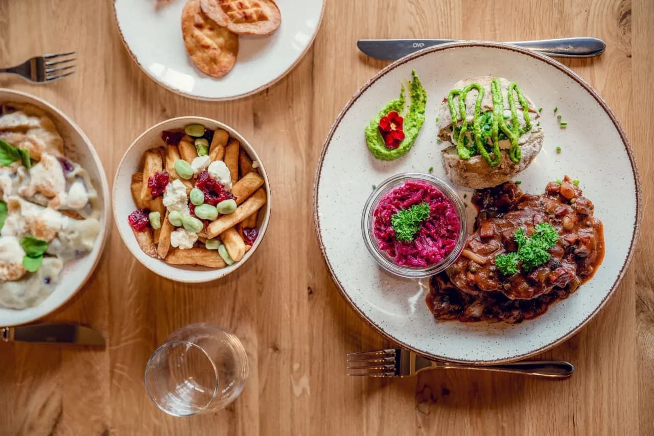 Najlepsze miejsca, gdzie zjeść w Zawoi - odkryj regionalne smaki