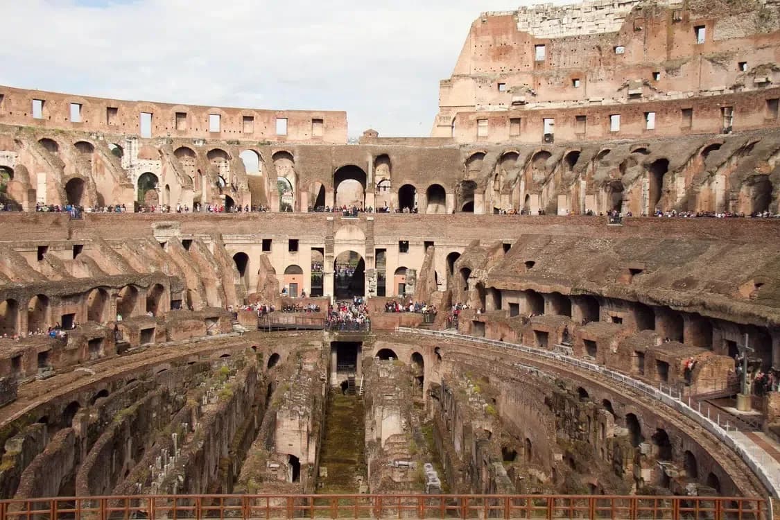 Dlaczego Koloseum jest atrakcyjne dla turystów? Odkryj jego tajemnice